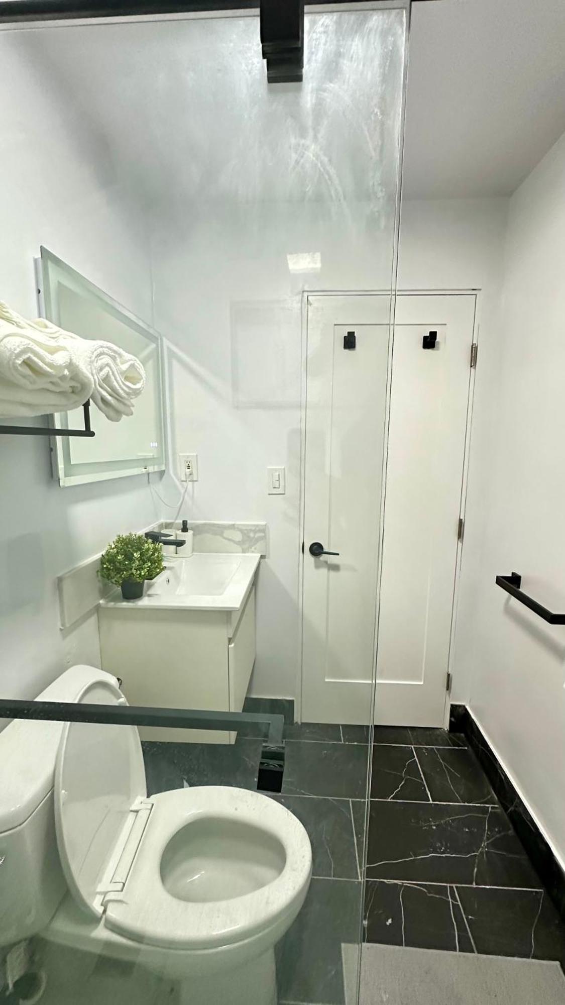 Modern 2Br Stylish & Cozy Unit Bed & Breakfast ลอสแอนเจลิส ภายนอก รูปภาพ